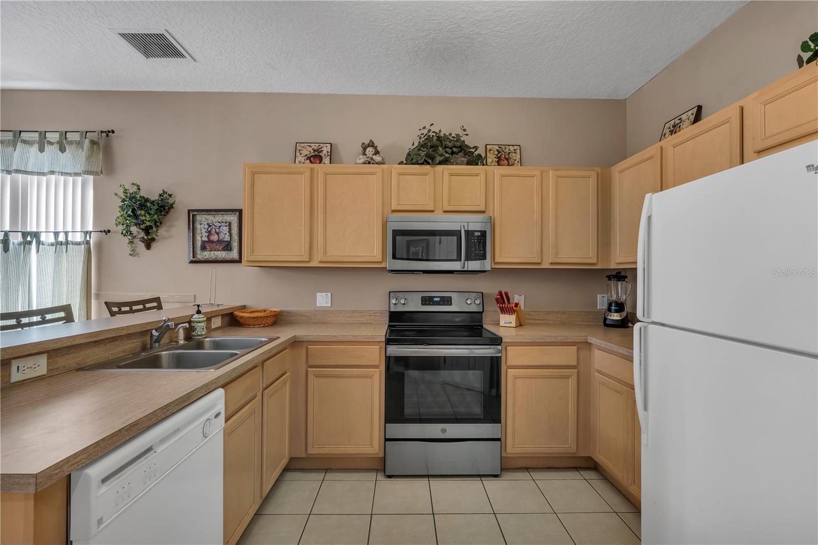 CALABAY PARC AT TOWER LAKE - Residential