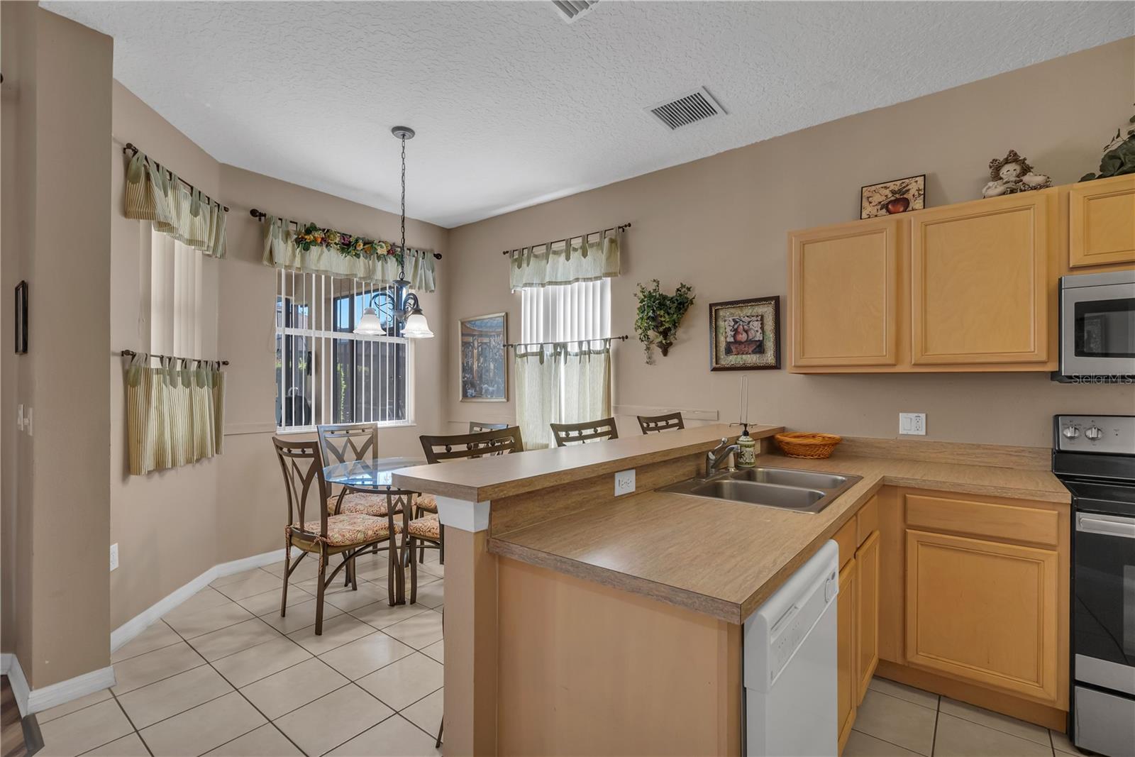 CALABAY PARC AT TOWER LAKE - Residential