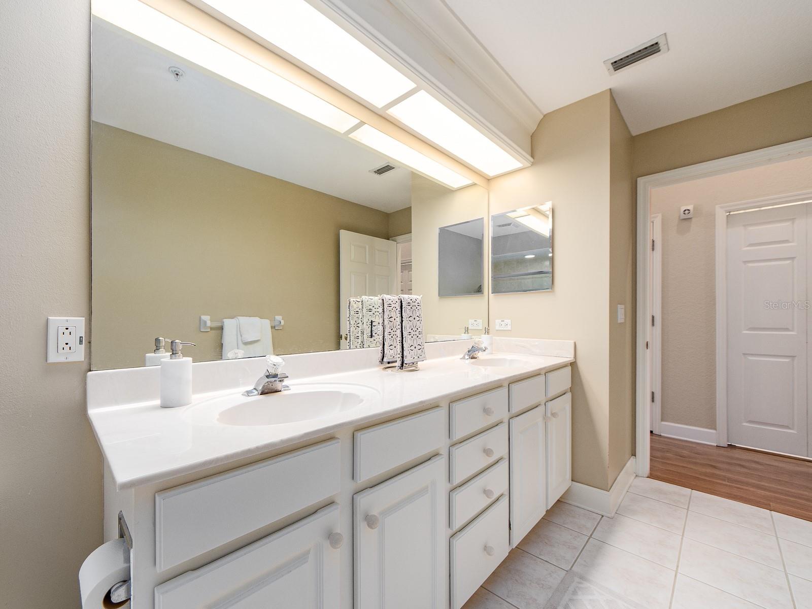 TIDES VILLAGE - YACHT - Residential