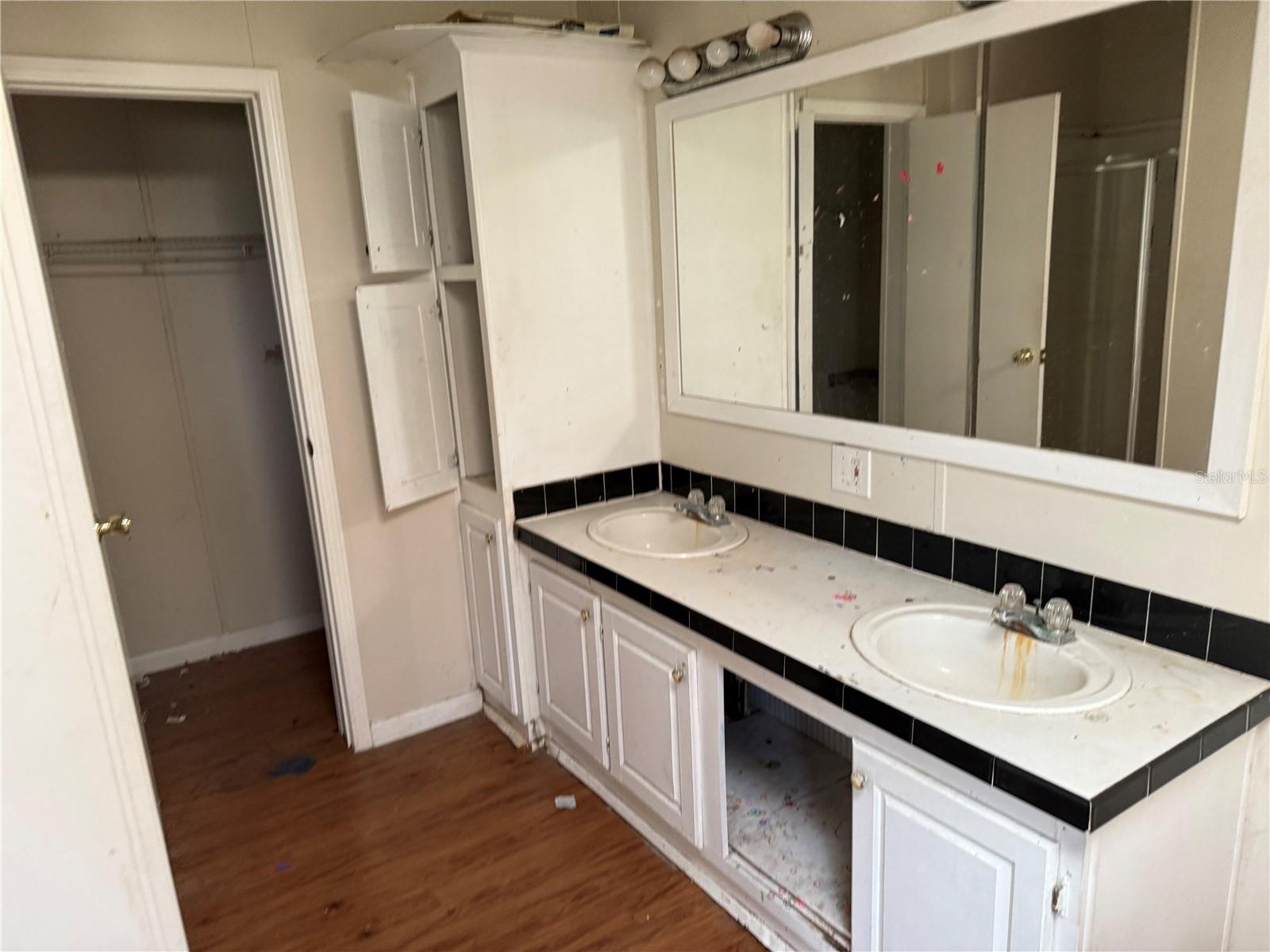 PARADISE COUNTRY ESTATES - Residential