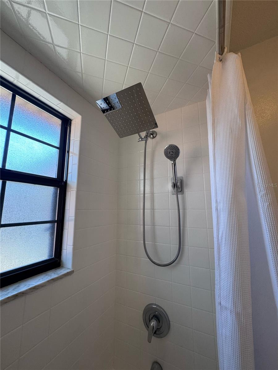 COUNTRY CLUB VIEW SUB - Residential