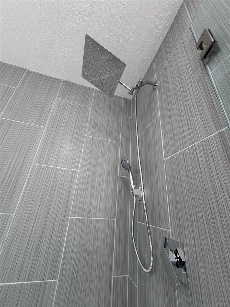 COUNTRY CLUB VIEW SUB - Residential