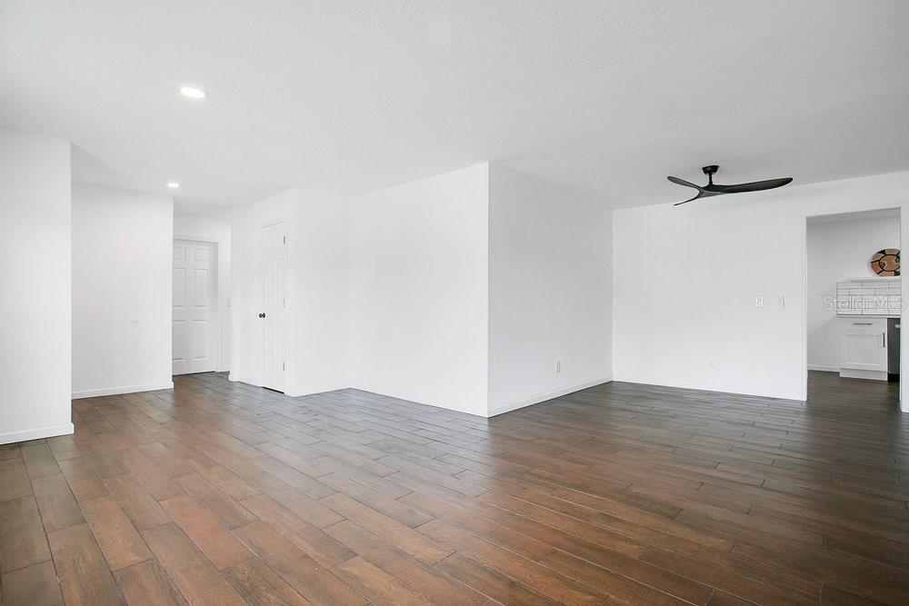 HOWELL BRANCH WOODS - Residential