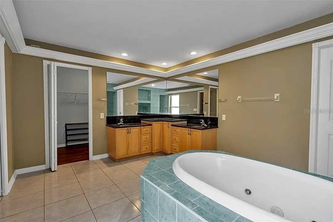 ROYAL HIGHLANDS - Residential