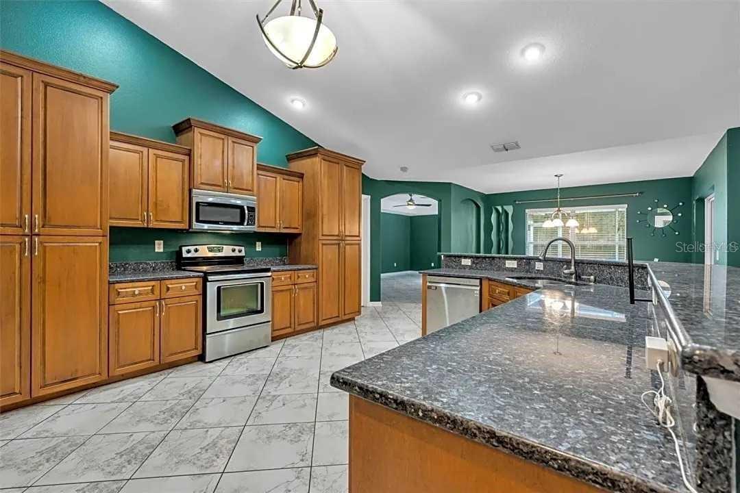 ROYAL HIGHLANDS - Residential