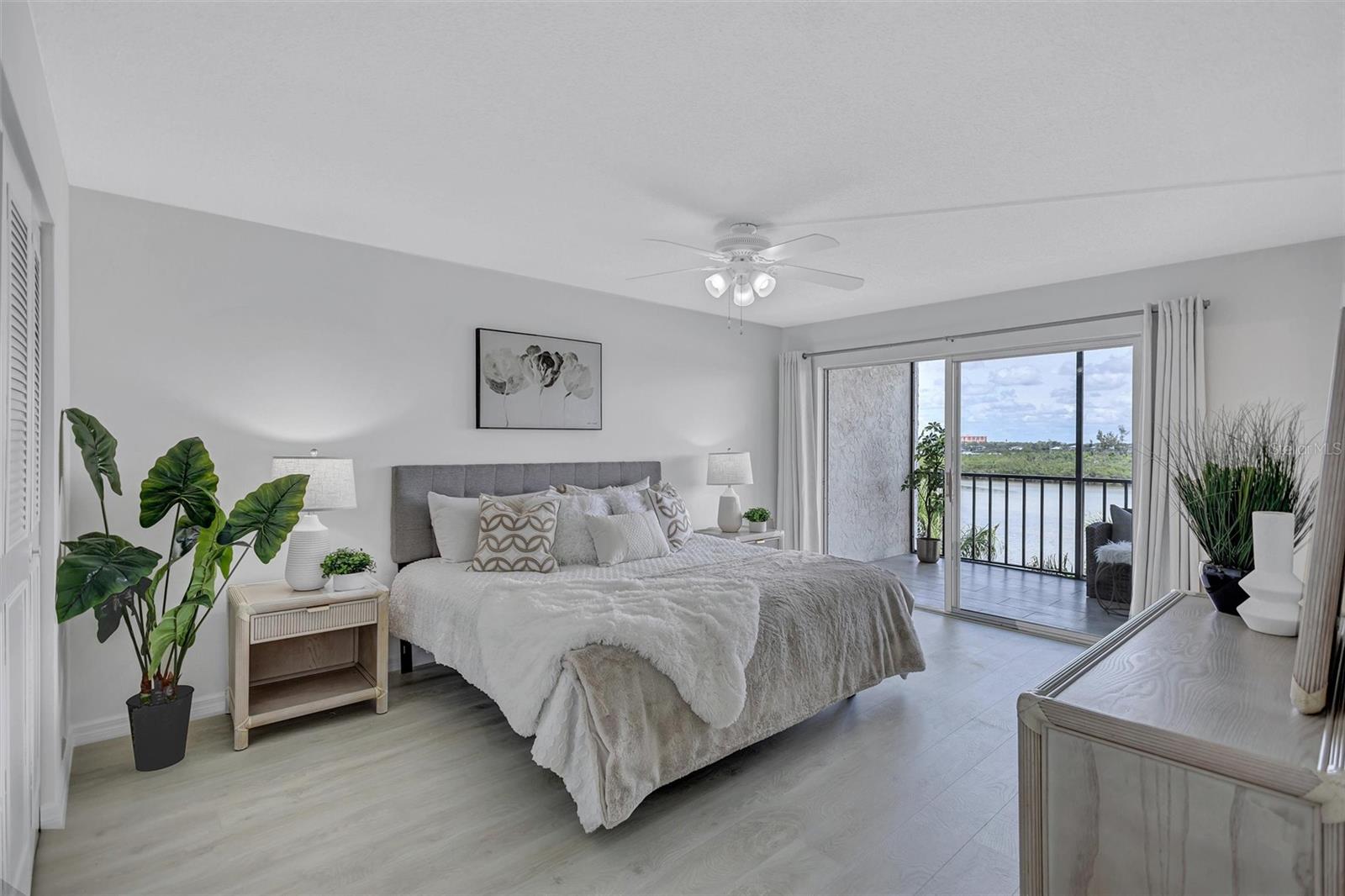 POINTE ON MIDNIGHT PASS - Residential