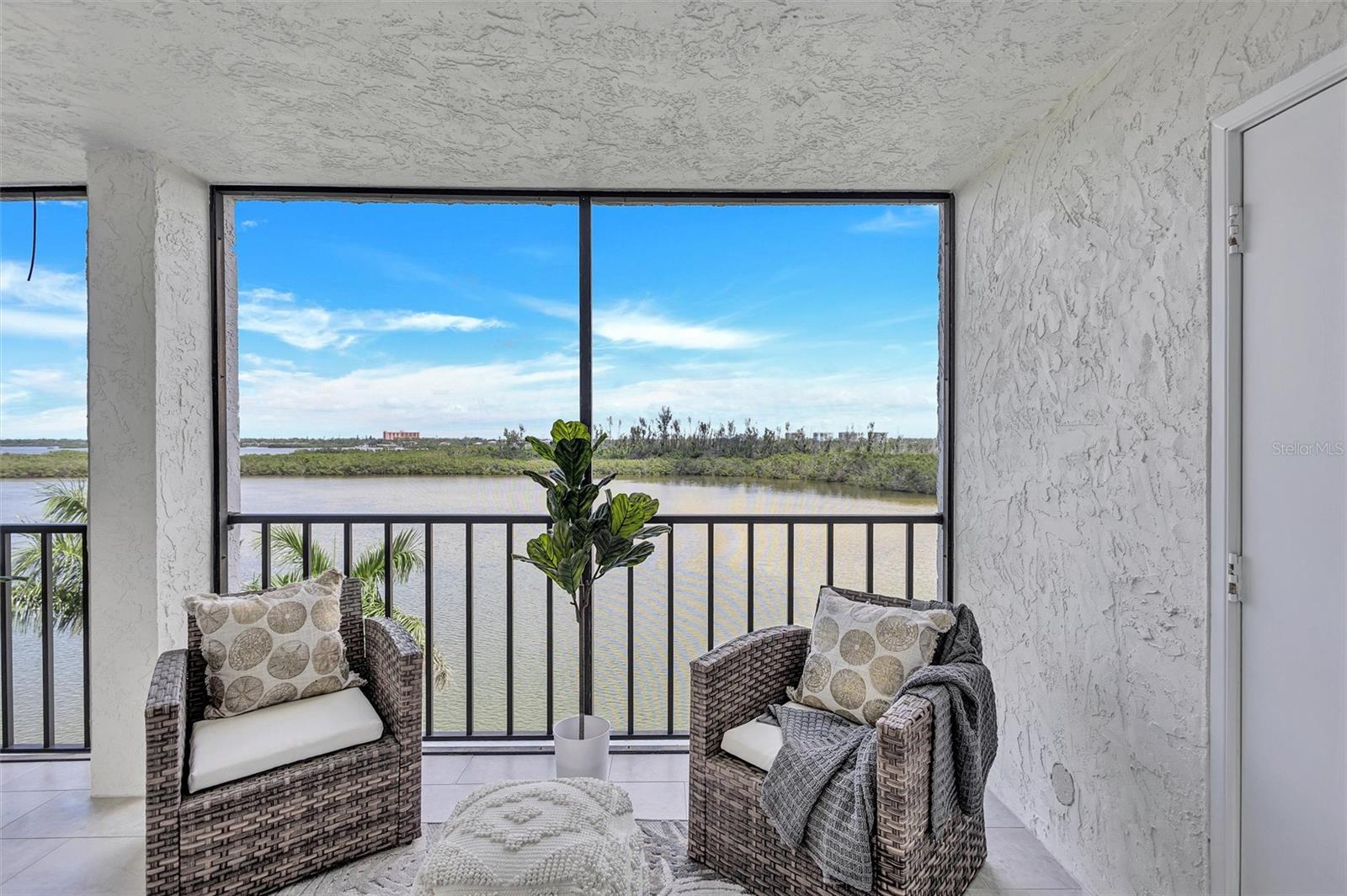 POINTE ON MIDNIGHT PASS - Residential