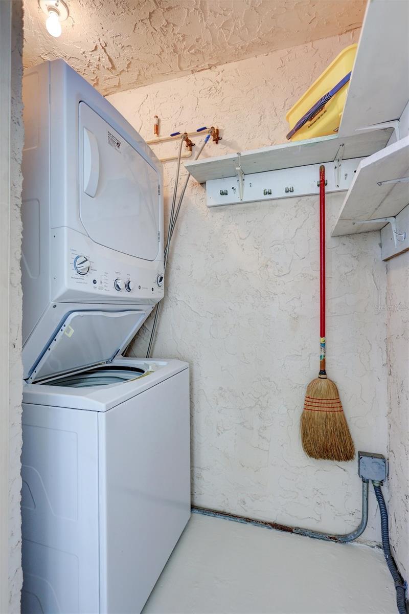 POINTE ON MIDNIGHT PASS - Residential