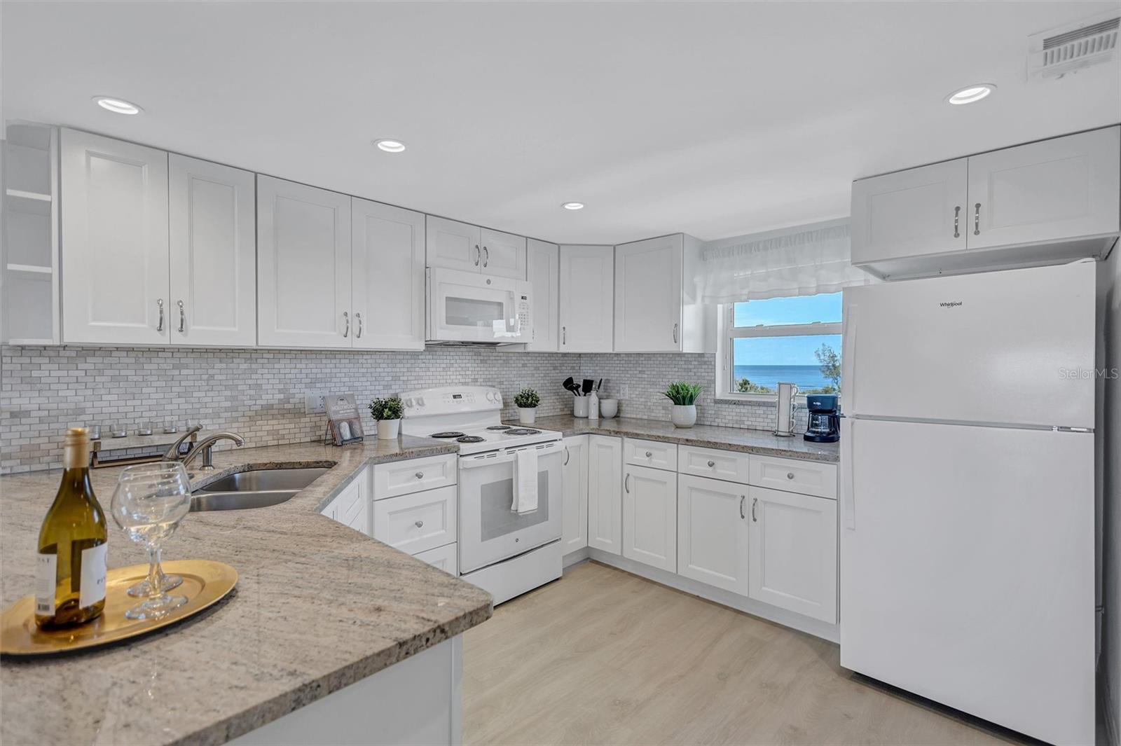 POINTE ON MIDNIGHT PASS - Residential