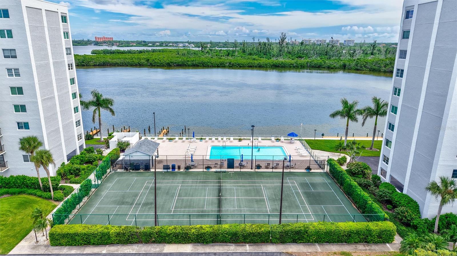 POINTE ON MIDNIGHT PASS - Residential