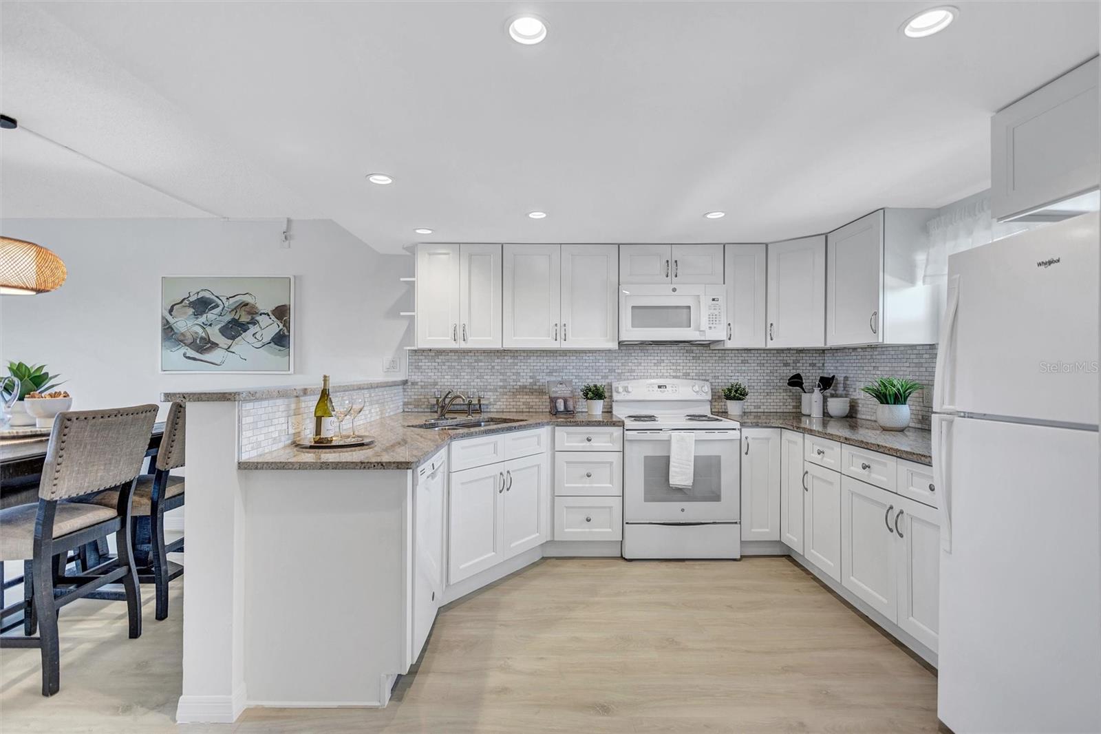 POINTE ON MIDNIGHT PASS - Residential