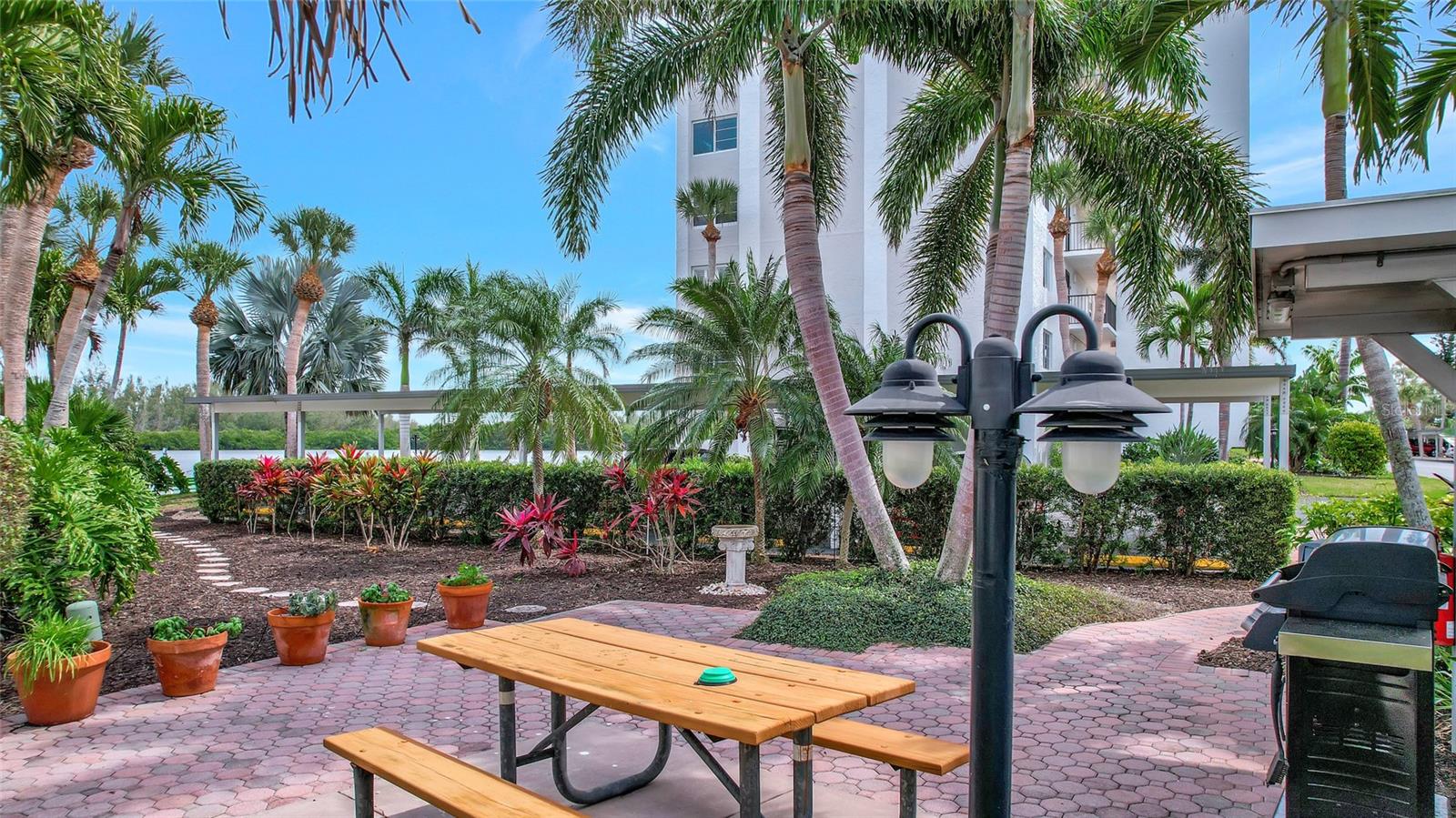 POINTE ON MIDNIGHT PASS - Residential