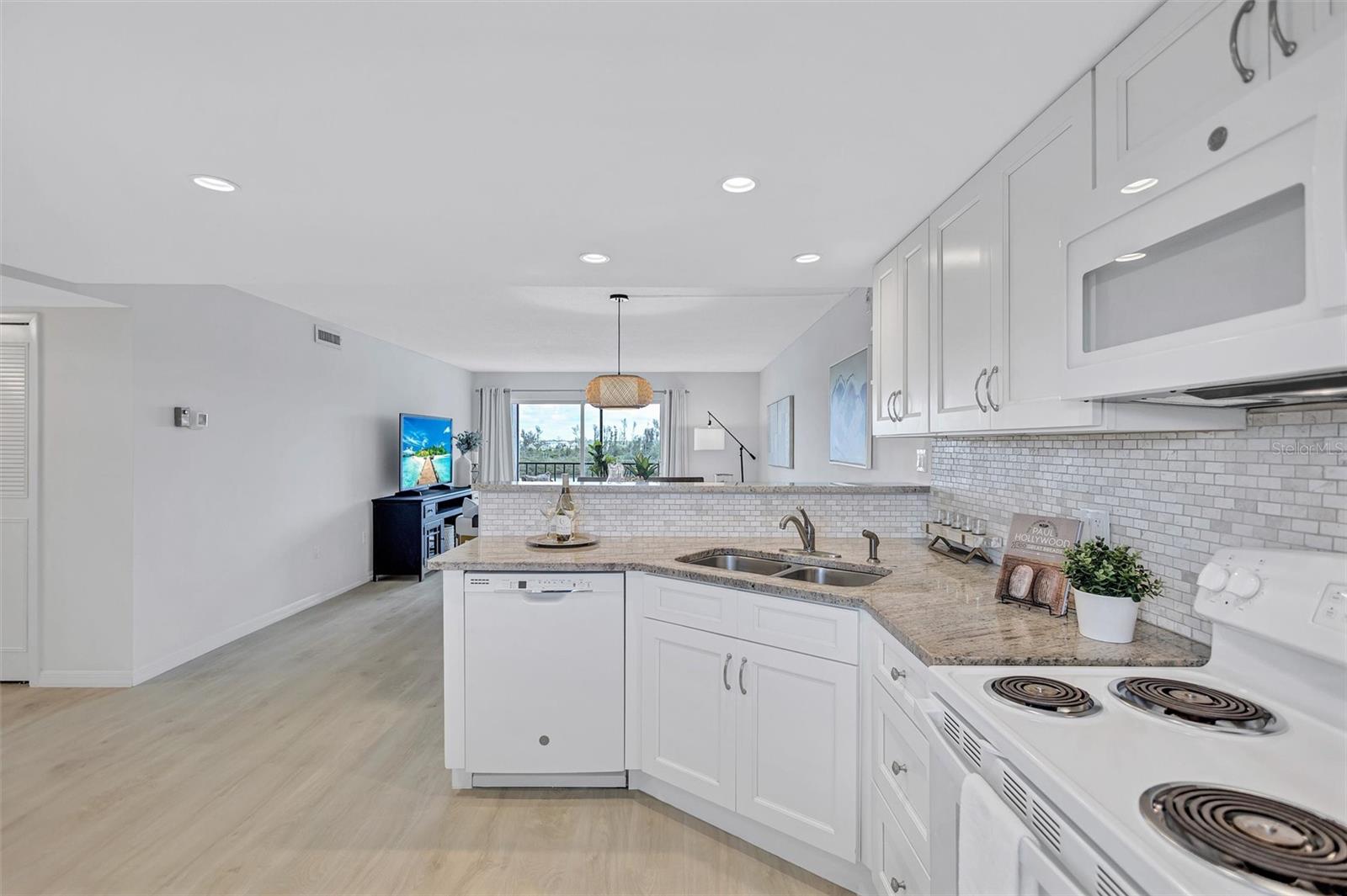 POINTE ON MIDNIGHT PASS - Residential