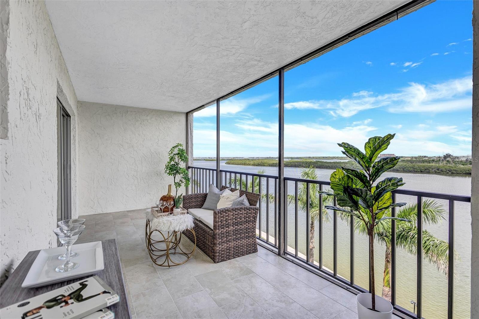 POINTE ON MIDNIGHT PASS - Residential