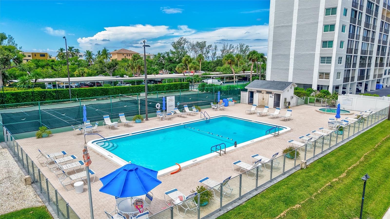 POINTE ON MIDNIGHT PASS - Residential