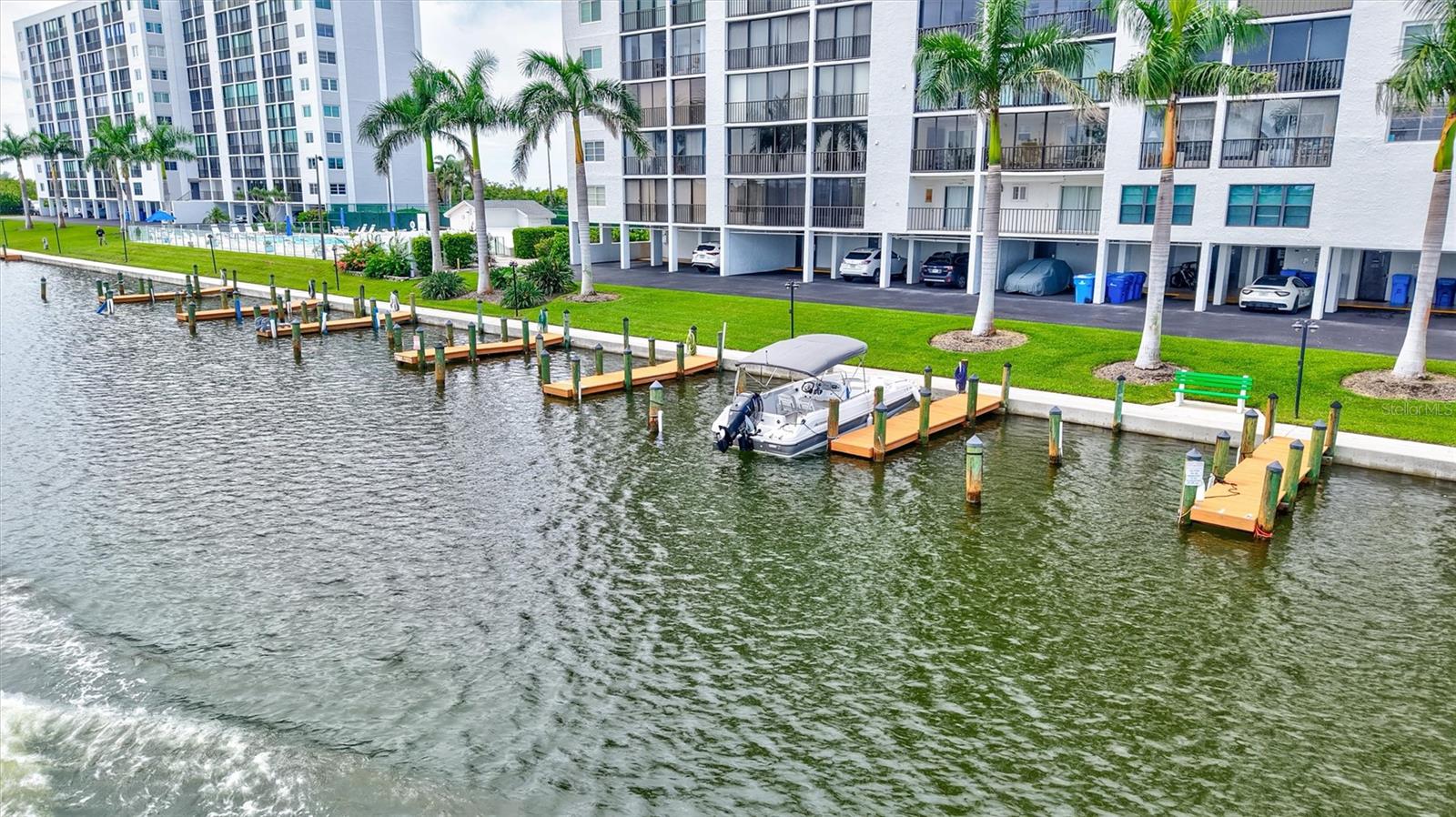 POINTE ON MIDNIGHT PASS - Residential