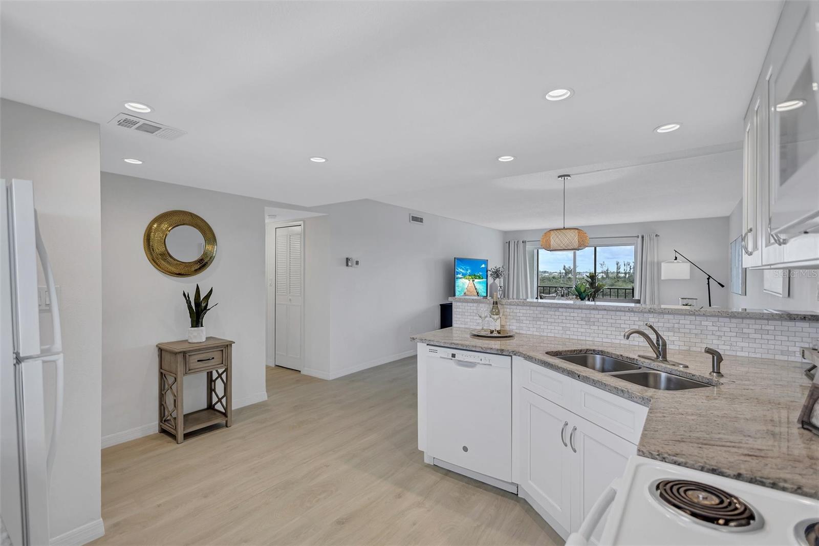 POINTE ON MIDNIGHT PASS - Residential