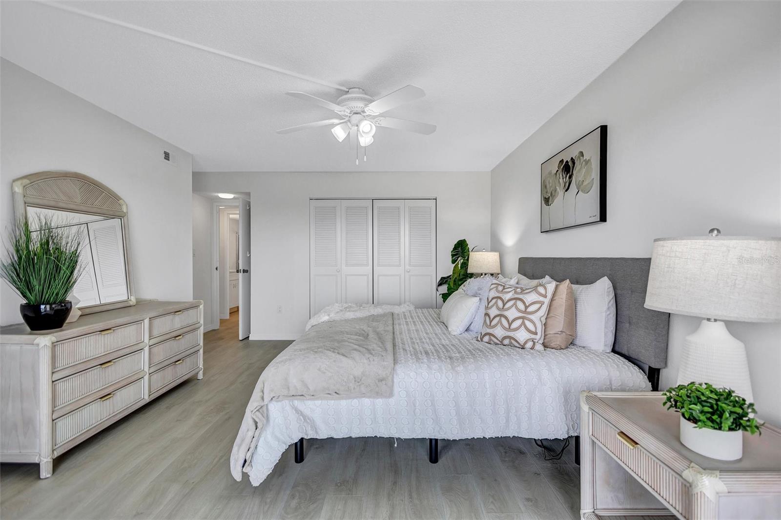 POINTE ON MIDNIGHT PASS - Residential