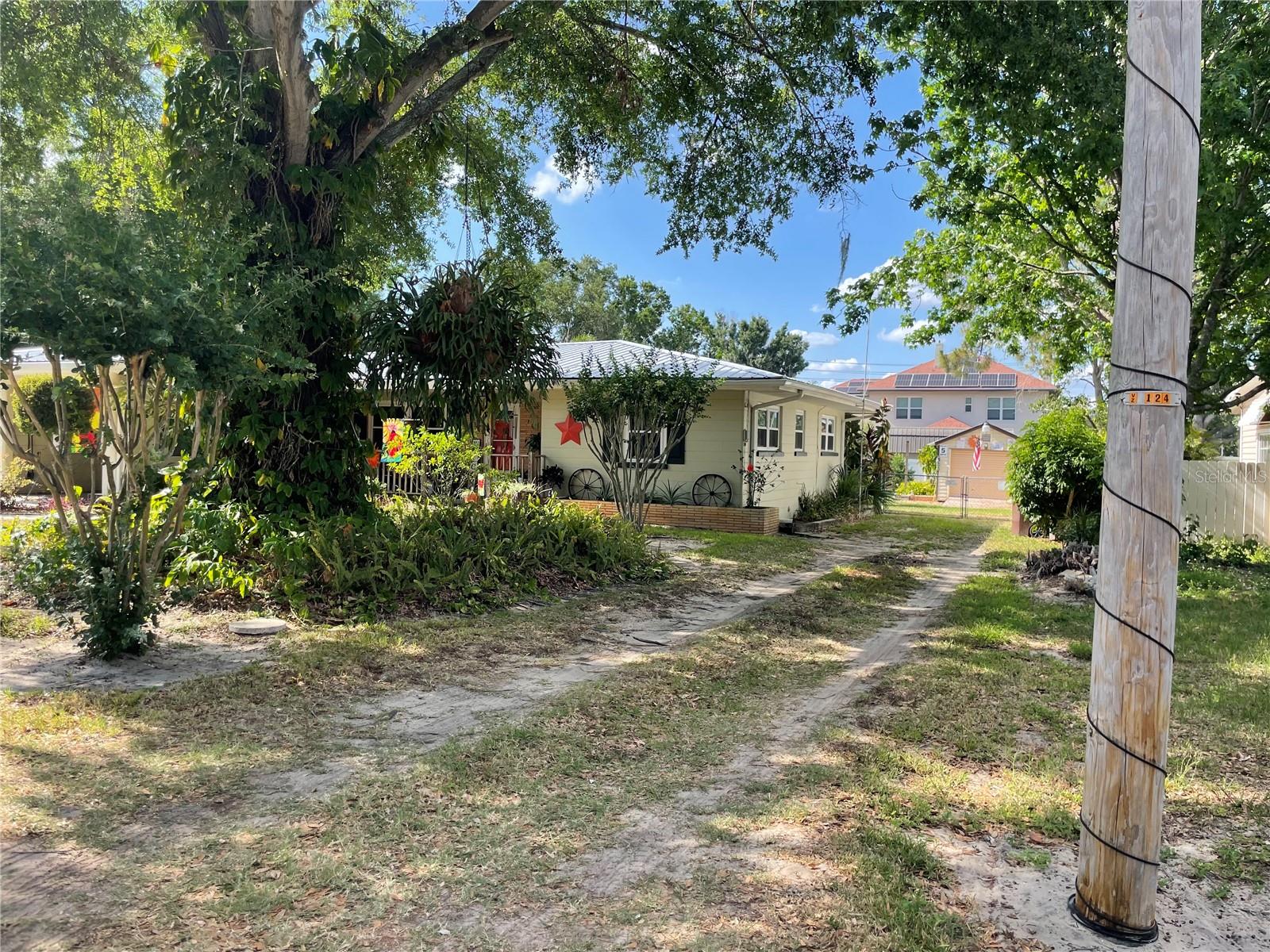 124 PALM PLACE