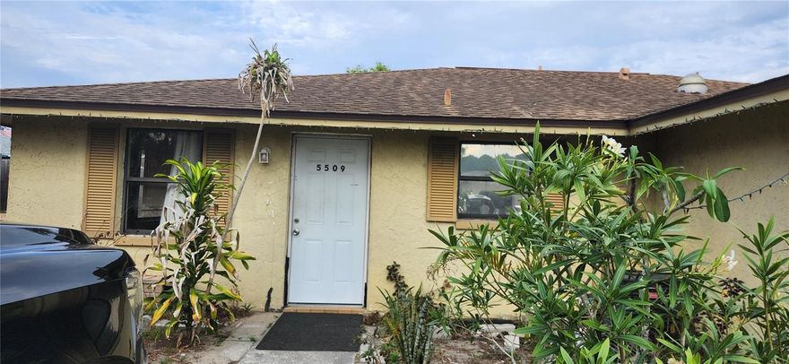 2 bedroom 1 bath home located in holiday. This home sits on a corner lot with easy access to Shopping, Restaurants, and entertainment