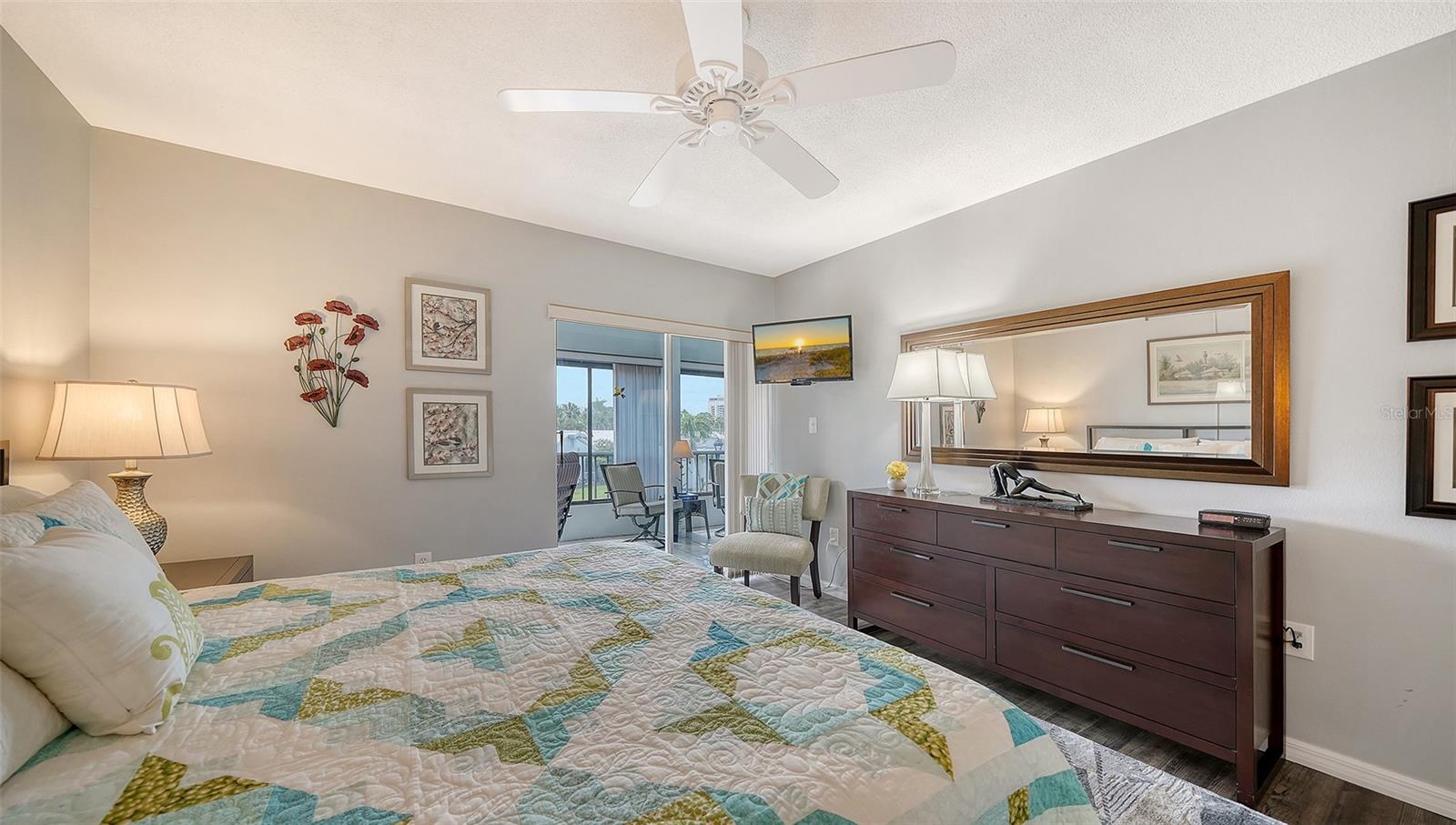 WHISPERING SANDS - Residential