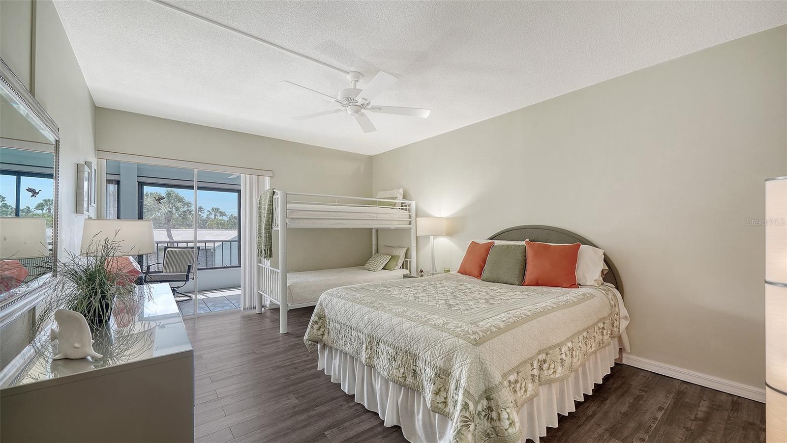 WHISPERING SANDS - Residential