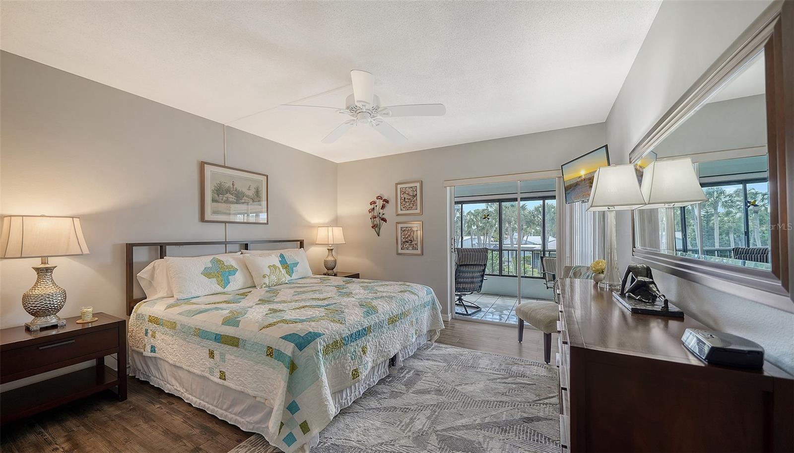 WHISPERING SANDS - Residential