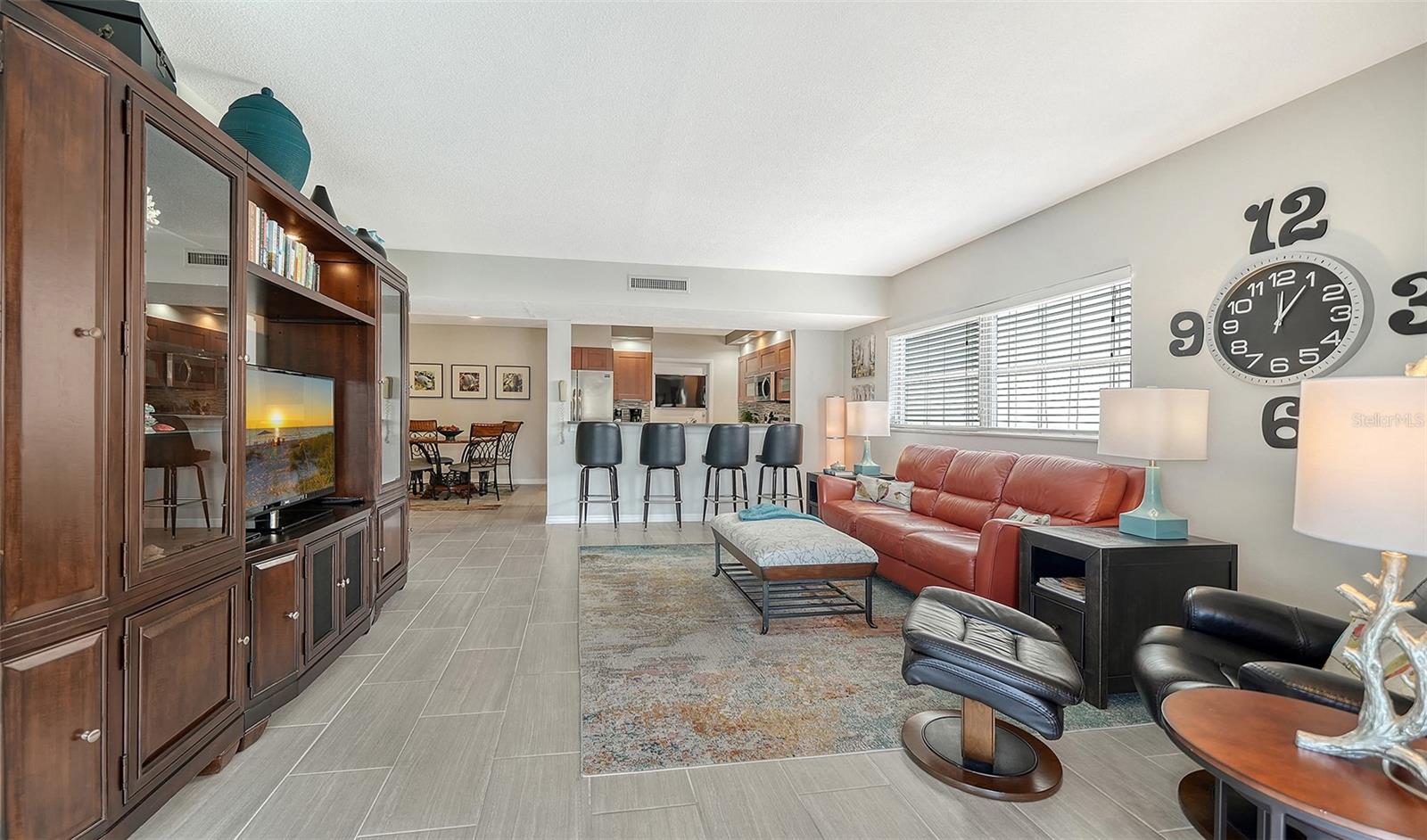 WHISPERING SANDS - Residential