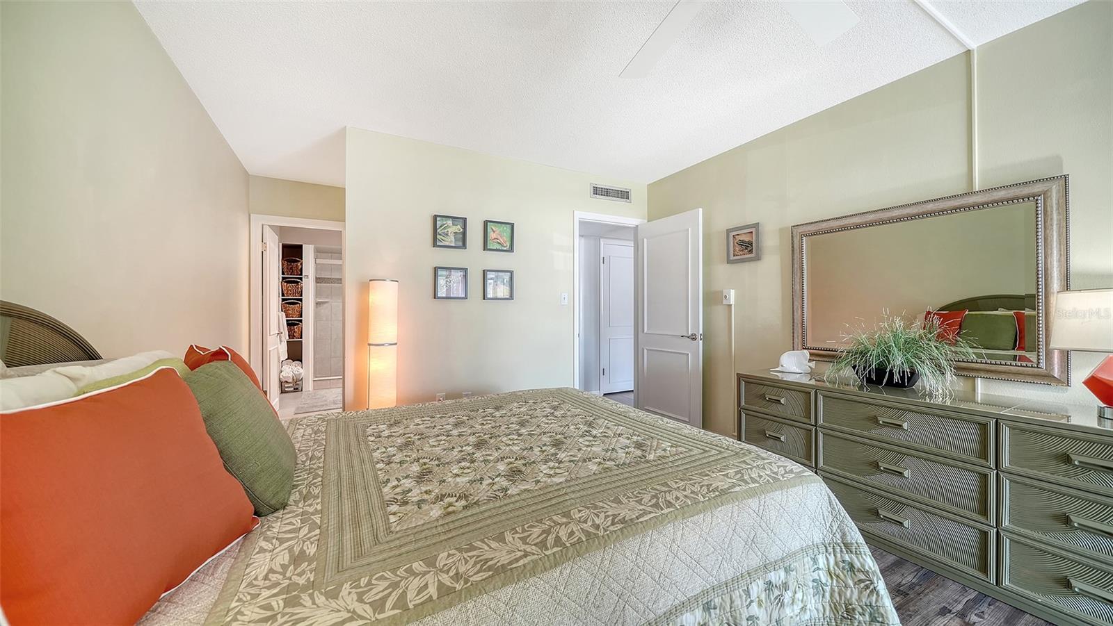 WHISPERING SANDS - Residential