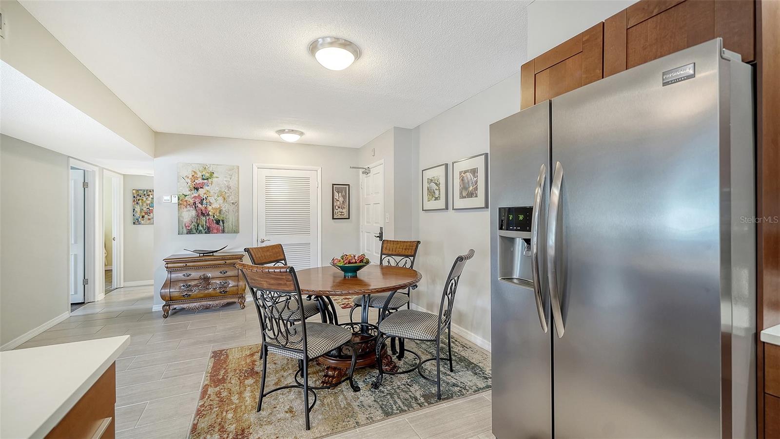 WHISPERING SANDS - Residential