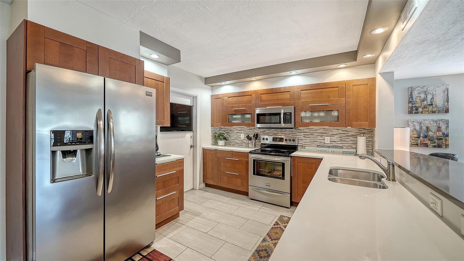 WHISPERING SANDS - Residential