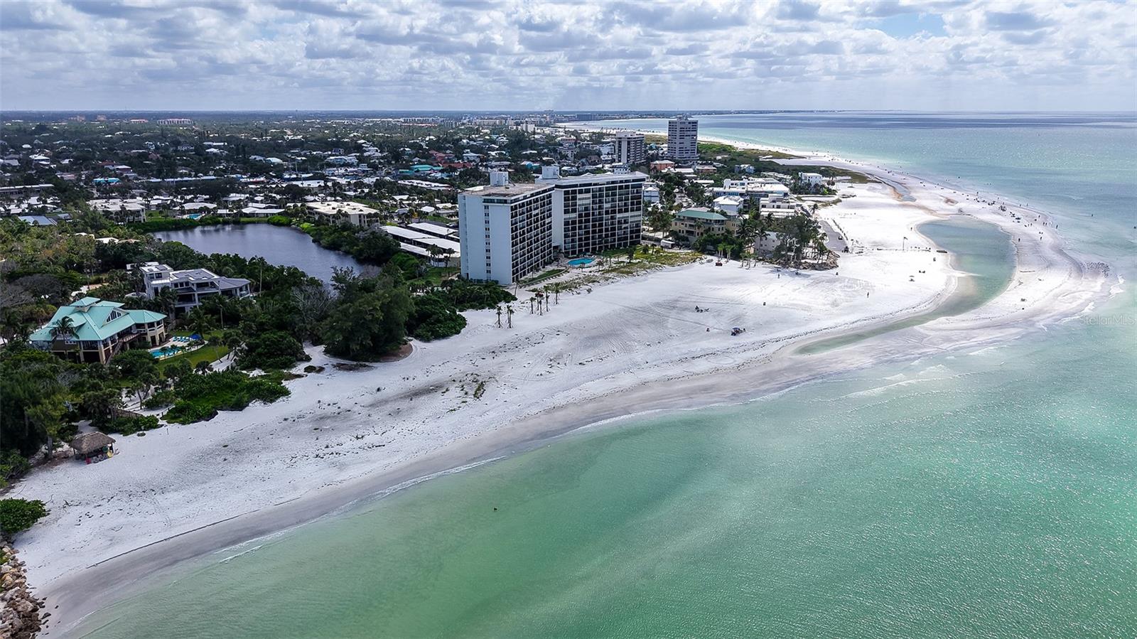 WHISPERING SANDS - Residential