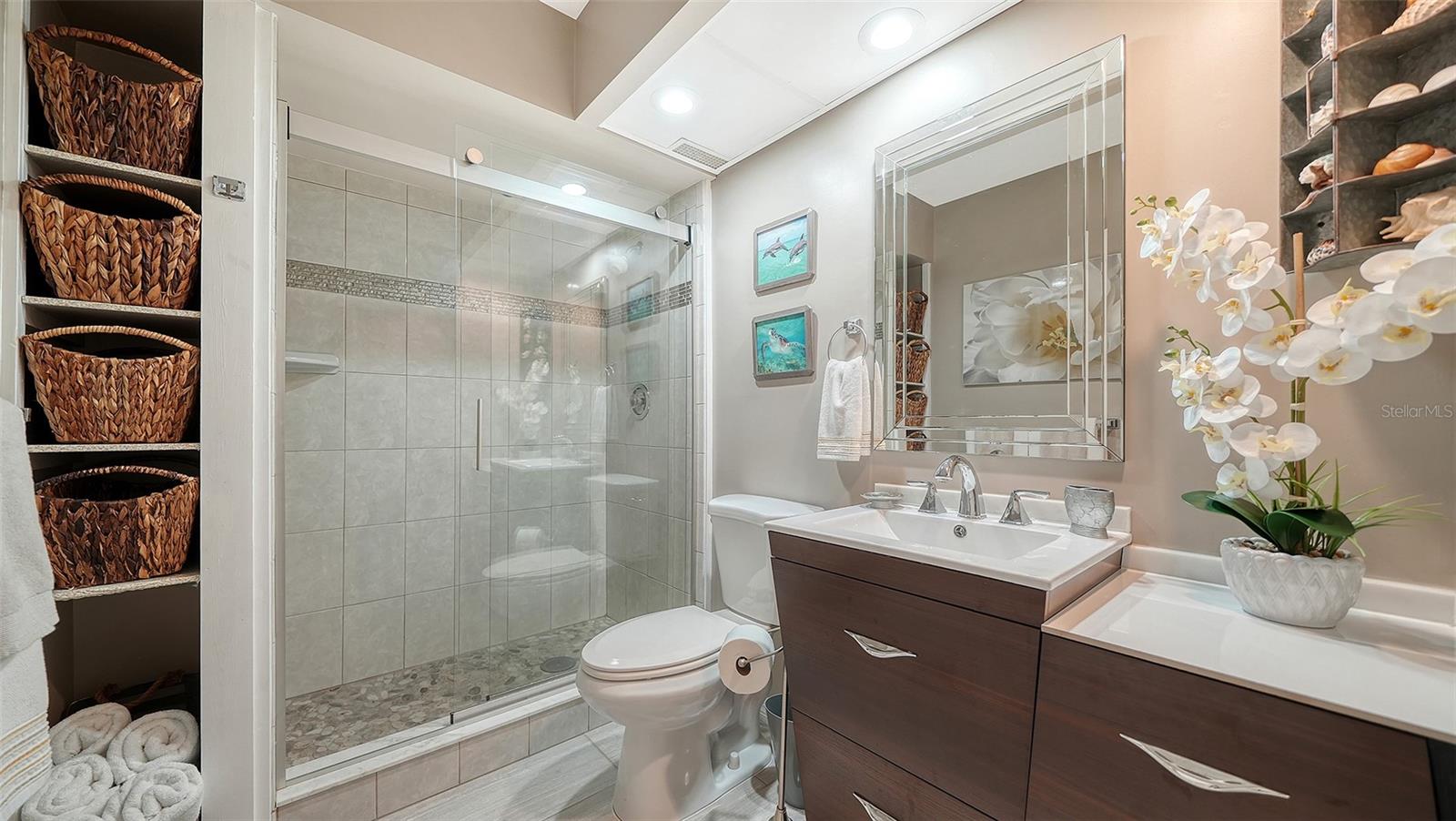 WHISPERING SANDS - Residential