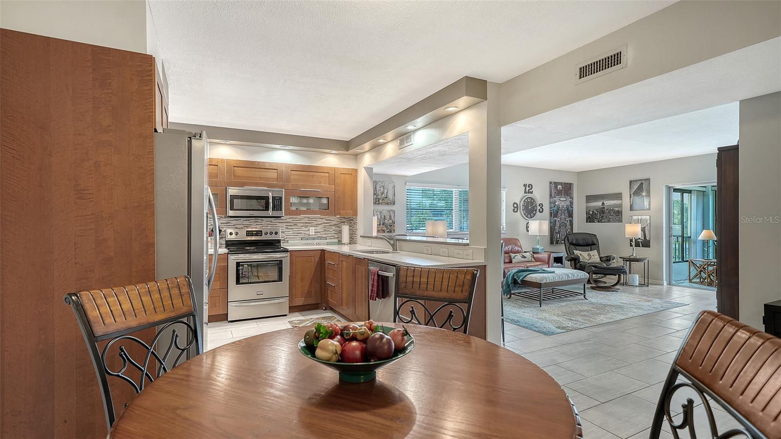 WHISPERING SANDS - Residential