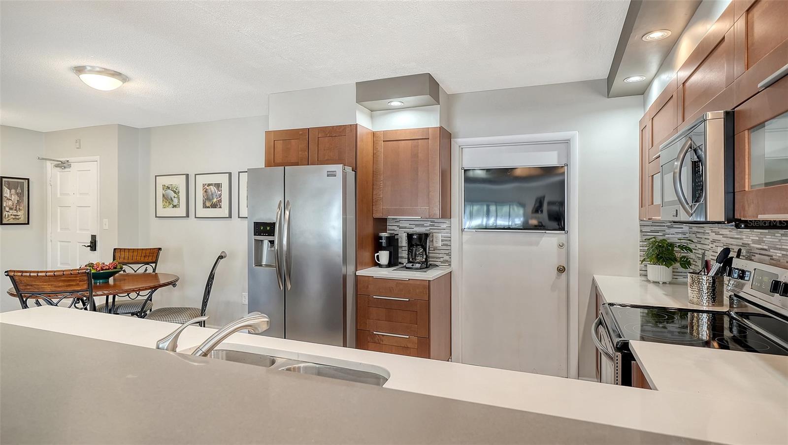 WHISPERING SANDS - Residential