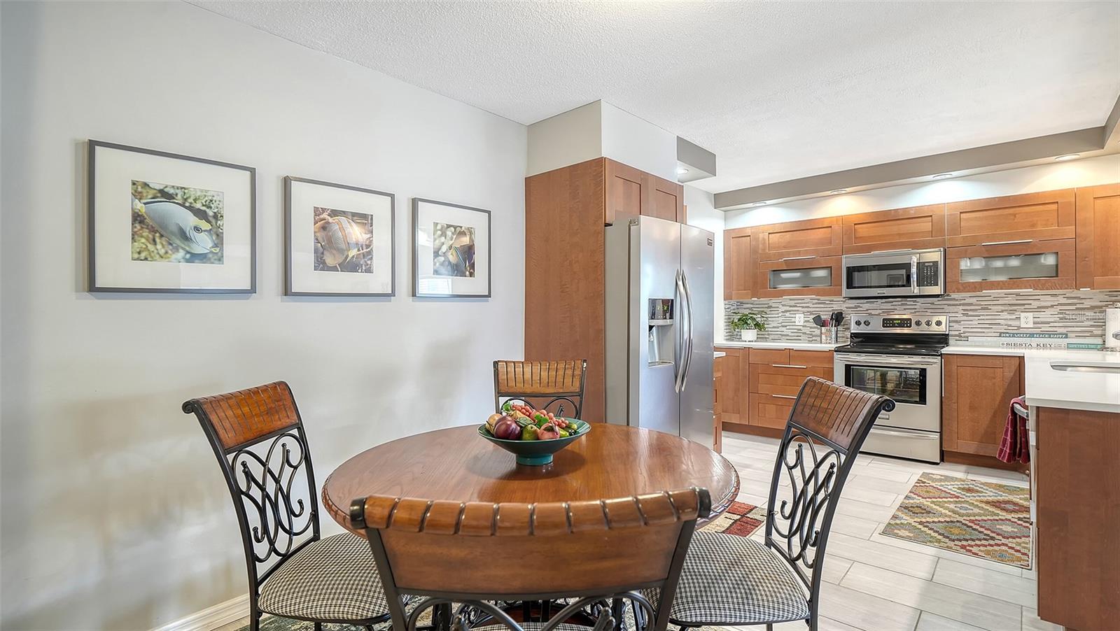 WHISPERING SANDS - Residential