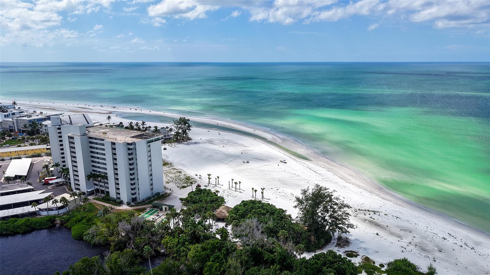 WHISPERING SANDS - Residential