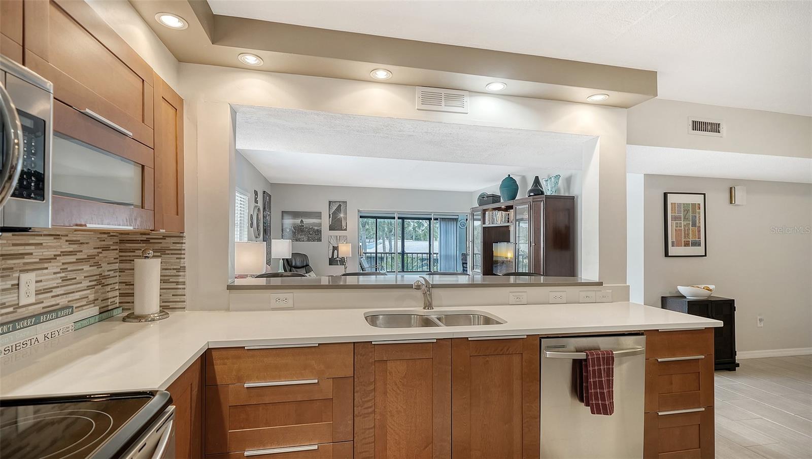 WHISPERING SANDS - Residential