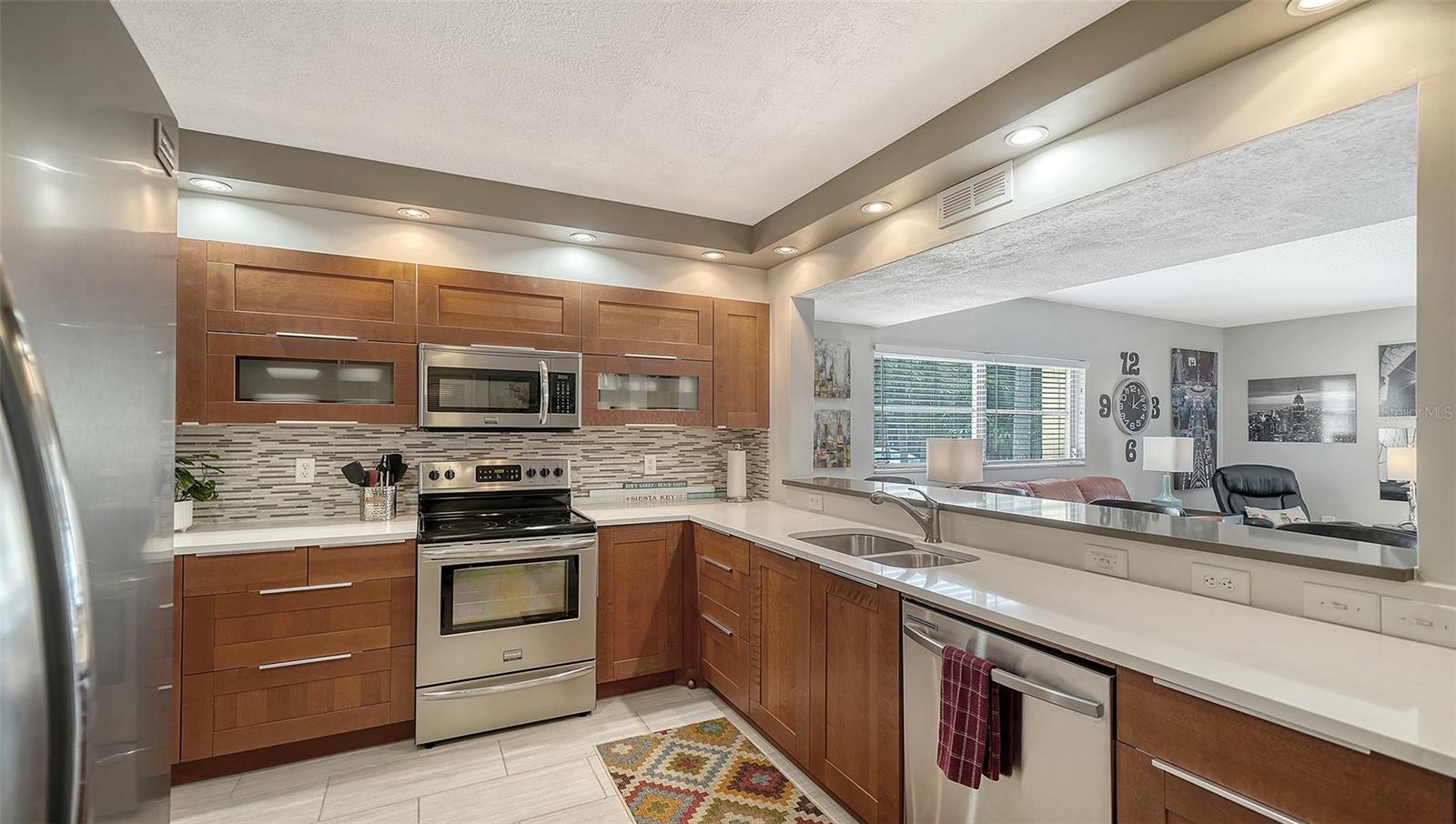 WHISPERING SANDS - Residential