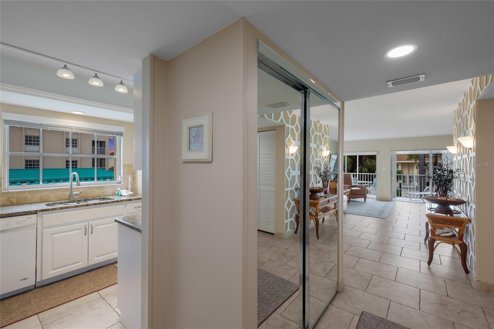 PALM BAY CLUB III - Residential