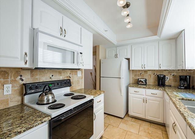 PALM BAY CLUB III - Residential