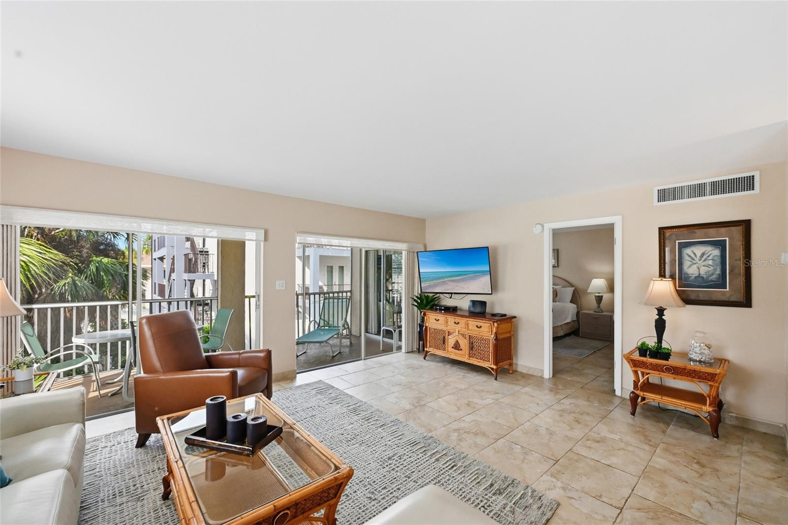 PALM BAY CLUB III - Residential