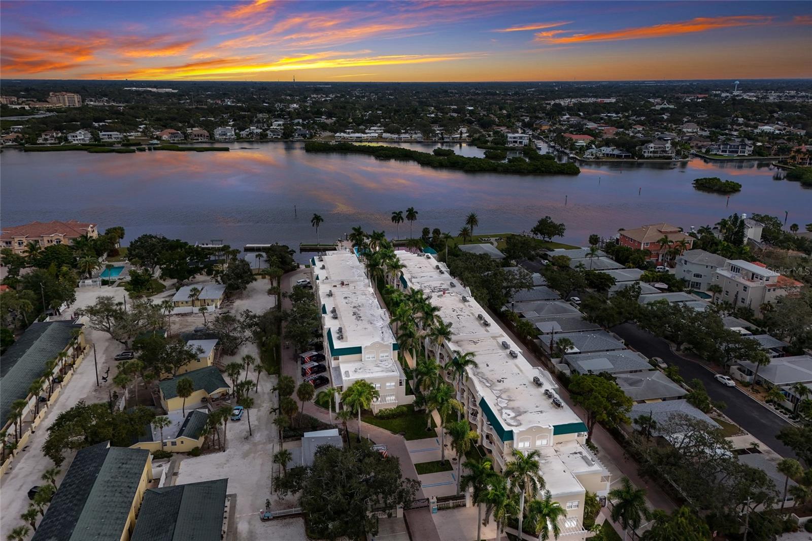 PALM BAY CLUB III - Residential
