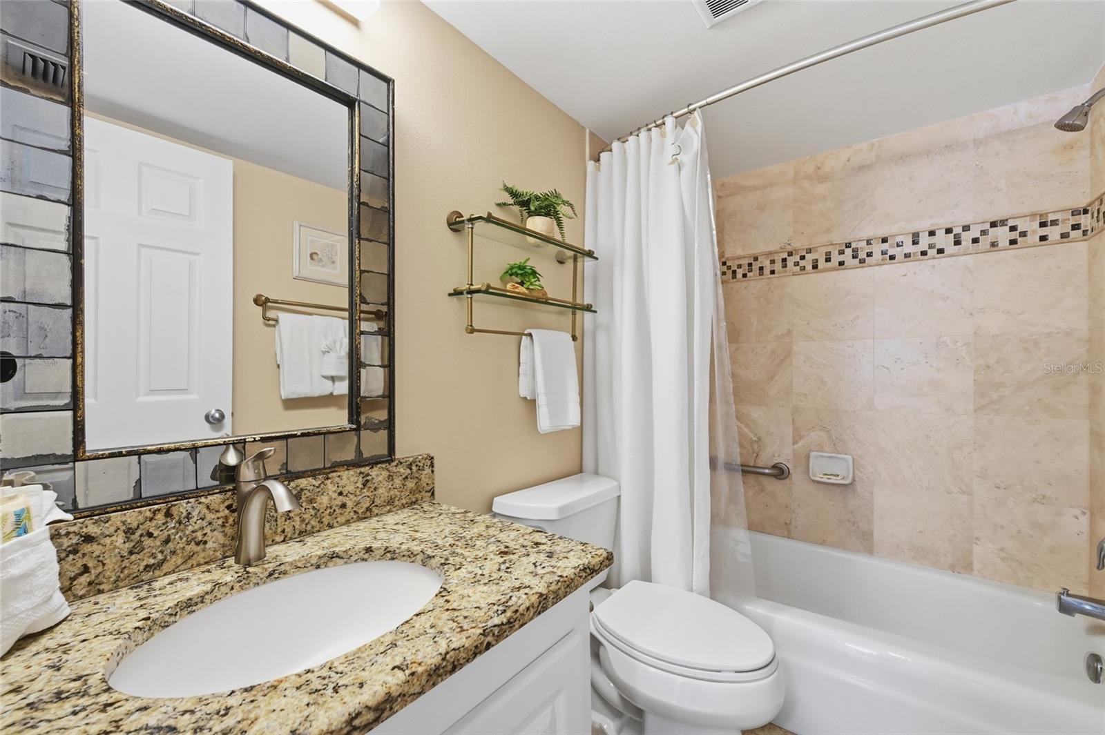 PALM BAY CLUB III - Residential