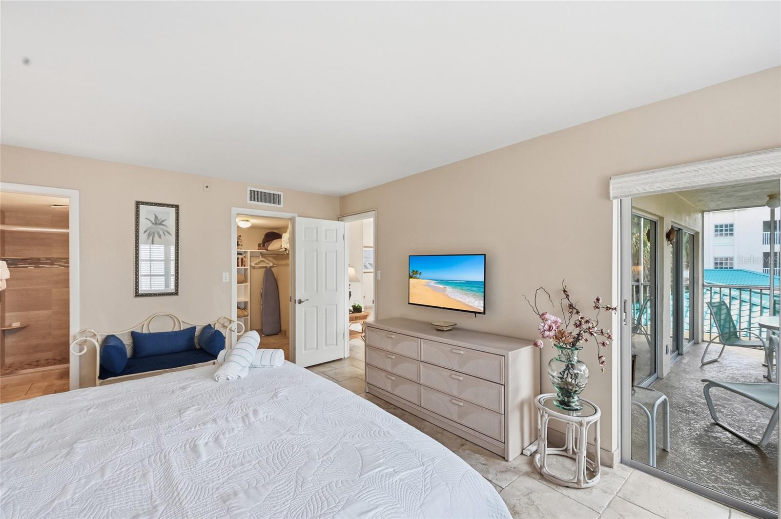 PALM BAY CLUB III - Residential