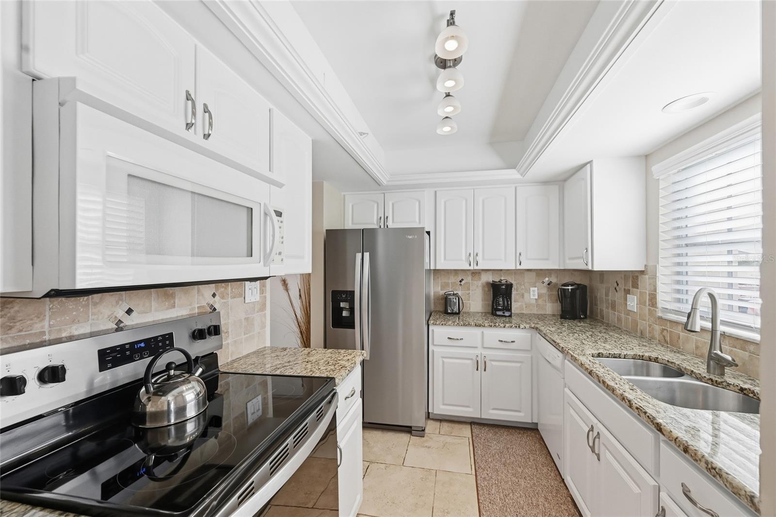 PALM BAY CLUB III - Residential