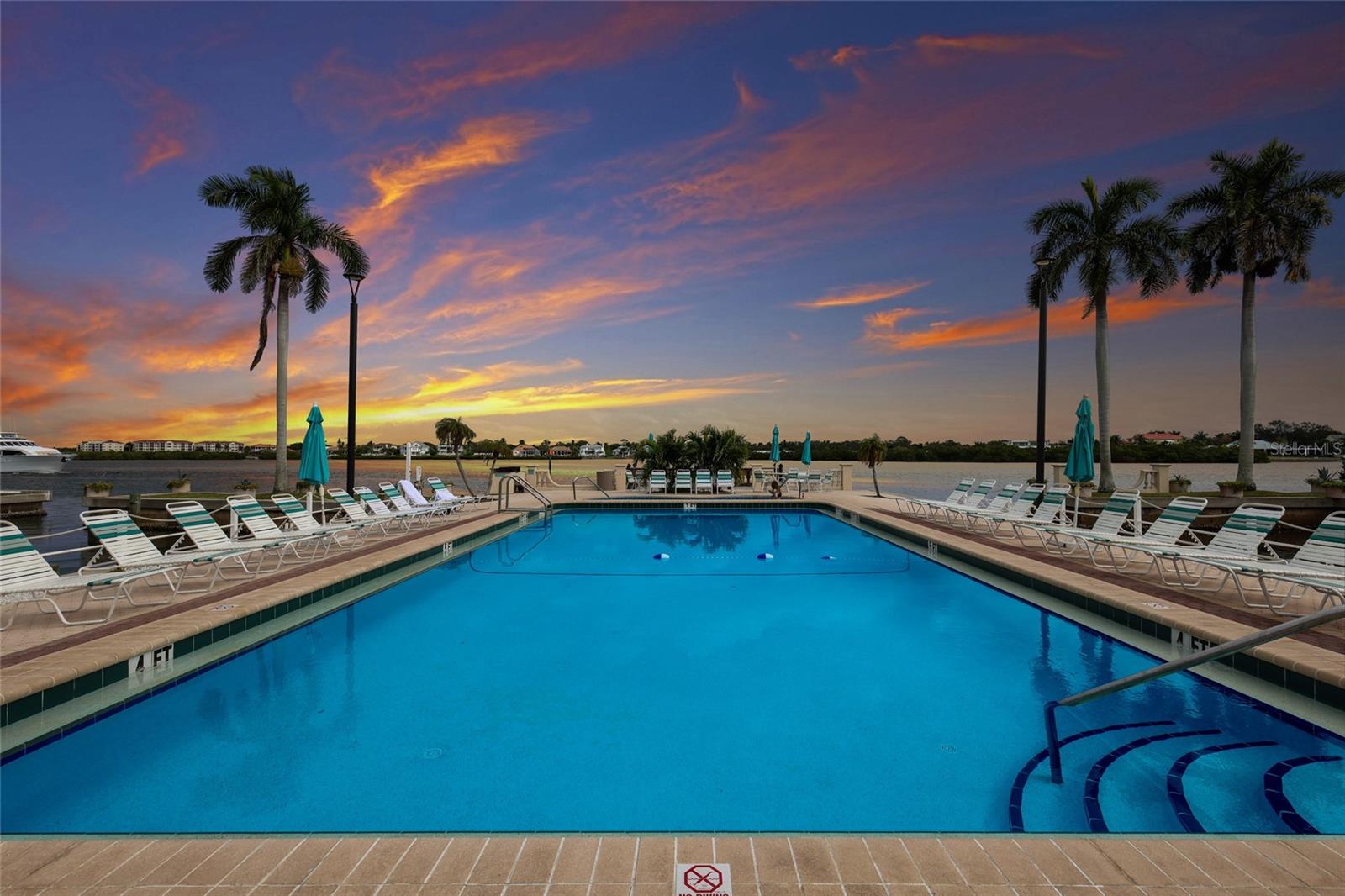 PALM BAY CLUB III - Residential