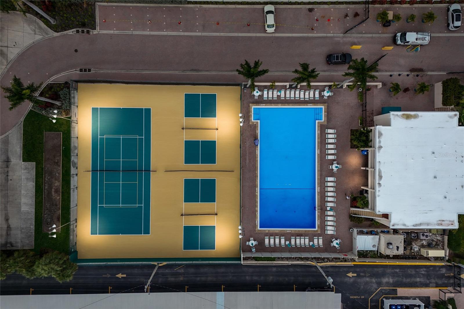 PALM BAY CLUB III - Residential