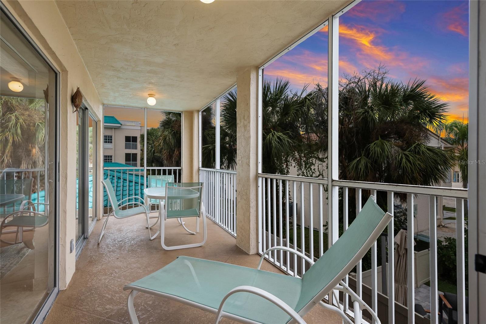 PALM BAY CLUB III - Residential