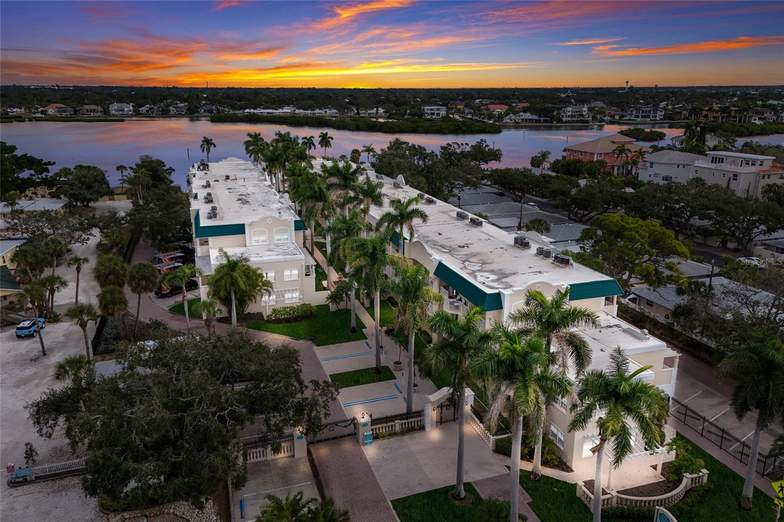 PALM BAY CLUB III - Residential